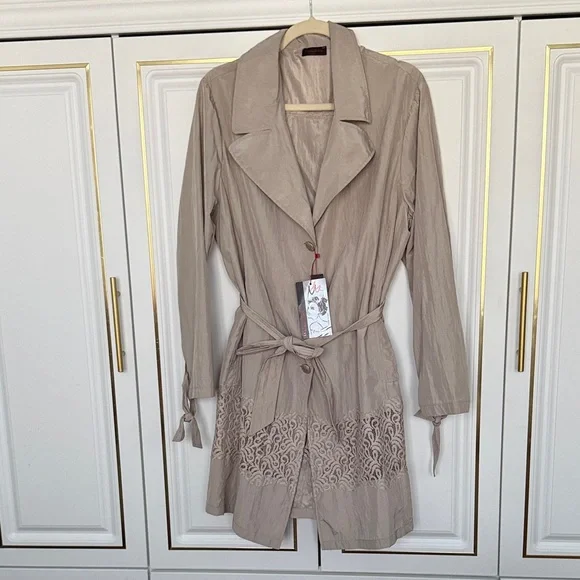Italian Tan Trench Coat - Picture 2 of 8